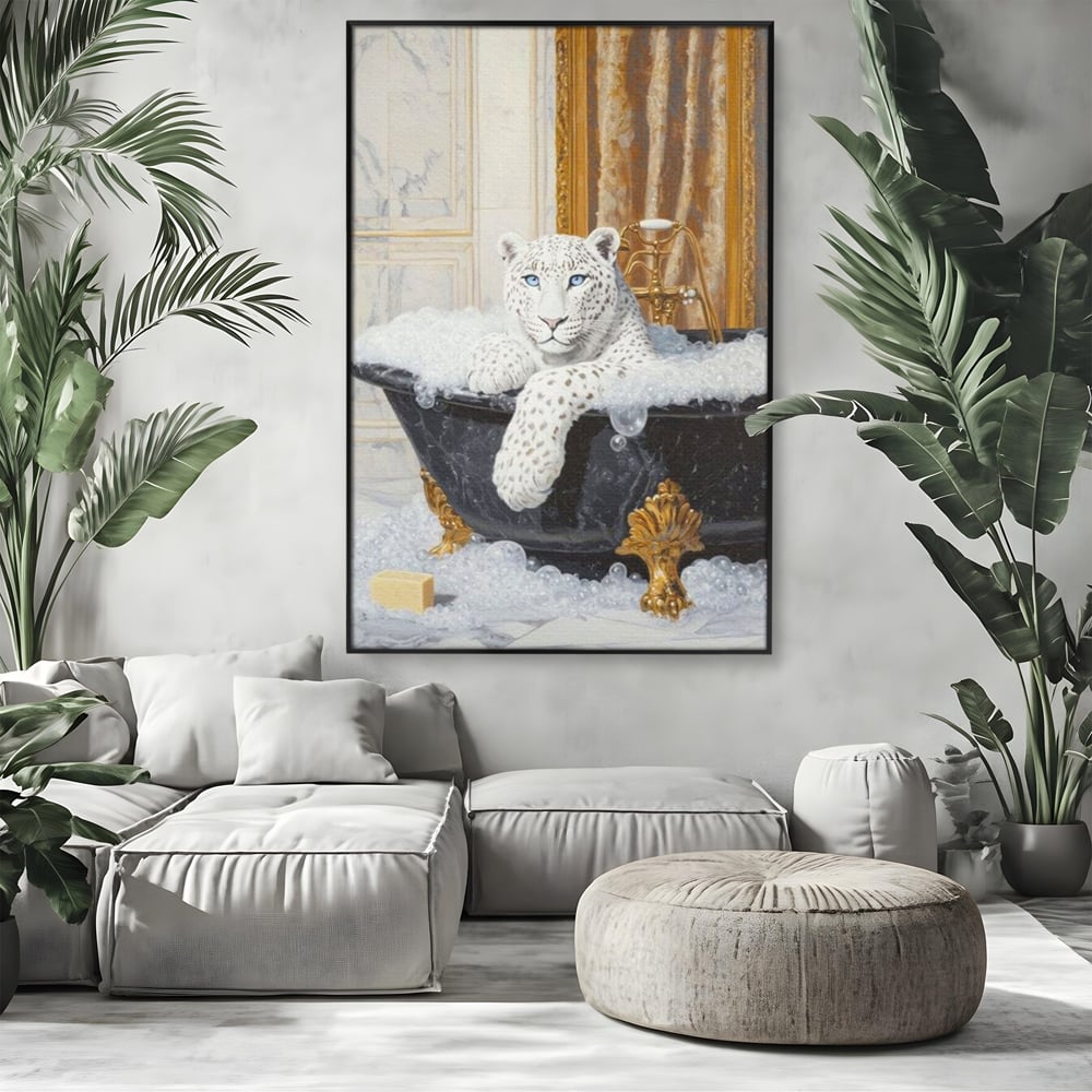 Tablou canvas cu tablou canvas cu leopard alb in cada, in rama de aluminiu negru, pe perete intr-un living